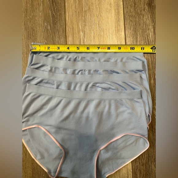 🛍️ Size 6 100% Nylon stretch a lot  light blue and pink. Never worn too  small. - Picture 3 of 5